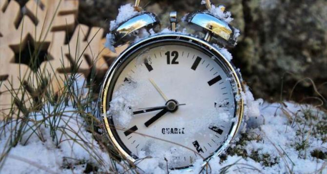 Переход на зимнее время в 2023 году: появилось важное уточнение о переводе часов