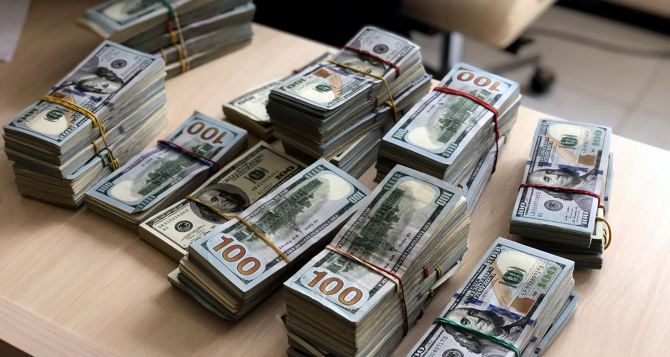 Фортануло, так фортануло: уборщица нашла потерянный лотерейный билет на 1 миллион долларов