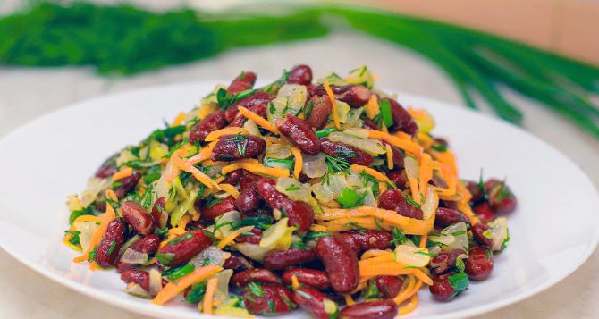 Попробуете этот салат и вы полюбите фасоль навсегда: вкусное блюдо на скорую руку