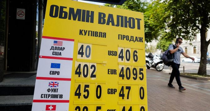 Доллар доведет до истерики: украинцев предупредили, что будет с курсом валют на этой неделе