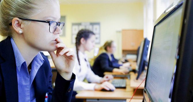 Украинки могут получить бесплатное образование: объявлен набор на обучение