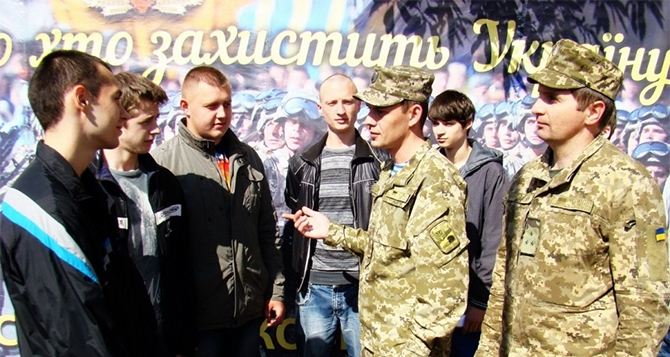 Мобилизация в Украине: могут ли заключить в тюрьму мужчин после получения трех повесток