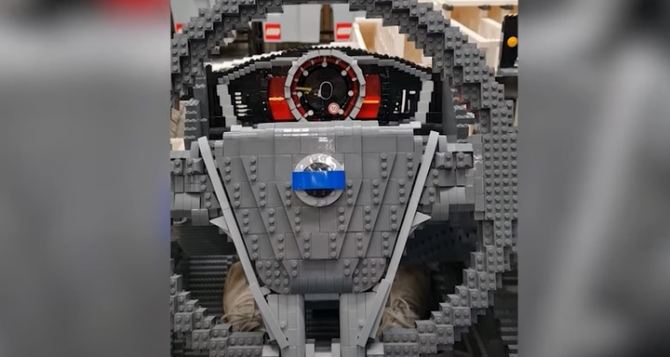 Поставил на колеса: Парень из Швеции собрал настоящую машину из LEGO (Видео)