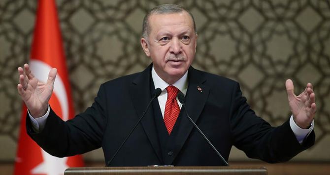 Охранник Эрдогана с идеальной реакцией защитил президента Турции от нападения (видео)