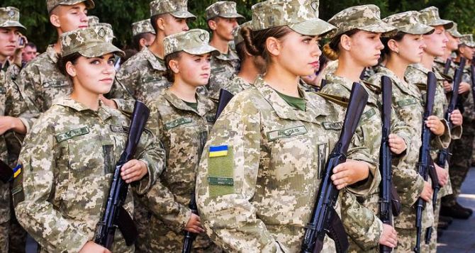 Мобилизация женщин в Украине — адвокат объяснила, кого могут призвать на военную службу