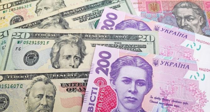 Касается всех держателей иностранной валюты — доллар резко подешевел: курсы валют на 20 ноября 2023
