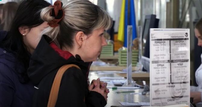В одной из областей Украины женщинам-ВПЛ выдают по 45 тысяч грн: условия оформления помощи