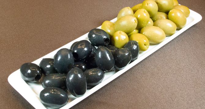 Что полезнее для здоровья: маслины или оливки. А вы думали это одно и то же