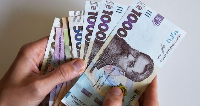 Украинцы смогут получить 10800 гривен и еще дополнительно 6660 гривен зимней помощи