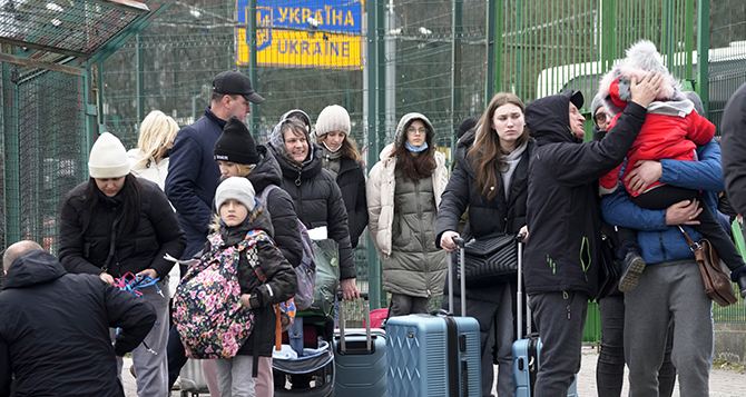 Украинские беженцы напряглись от удивления: выезд в Европу станет платным — названа дата