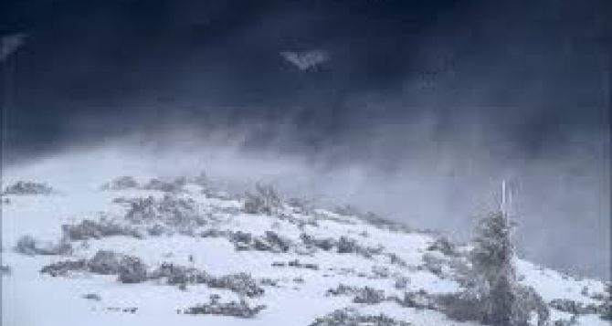 В Карпатах начался шторм: сильнейший снегопад, мороз почти 20 градусов. ФОТО