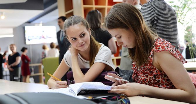 Талантливые студенты могут получать ежемесячную помощь в сумме 3727 гривен в течение года: регистрация открыта до 30 ноября