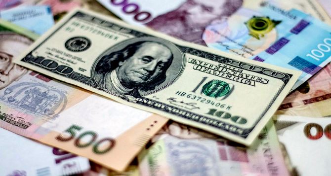 Иностранная валюта продолжает дорожать, гривна падает: Курсы валют на 29 ноября 2023 года.