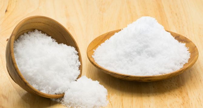 Бабушкин совет — как правильно хранить кухонную соль, чтобы она не отсырела: давно забытые лайфхаки