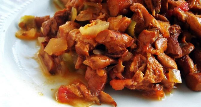 Вкуснее варенных сосисок и жаренной колбасы: «Гуляш из свинины» — готовится 30 минут, родные дважды попросят добавки
