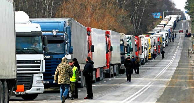Блокада границы: на территории Польши застряли свыше 2 тысяч грузовиков