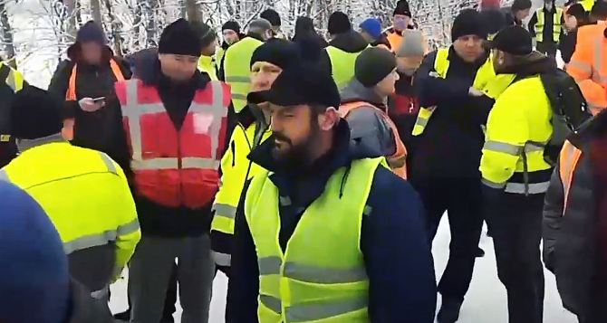 Украинские дальнобойщики объявили голодовку из-за блокады польской границы и озвучили требование
