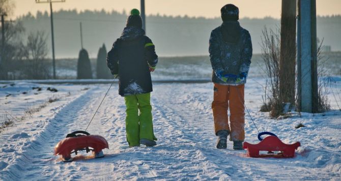 Зимние каникулы в школах Украины: стало известно, как будут отдыхать школьники