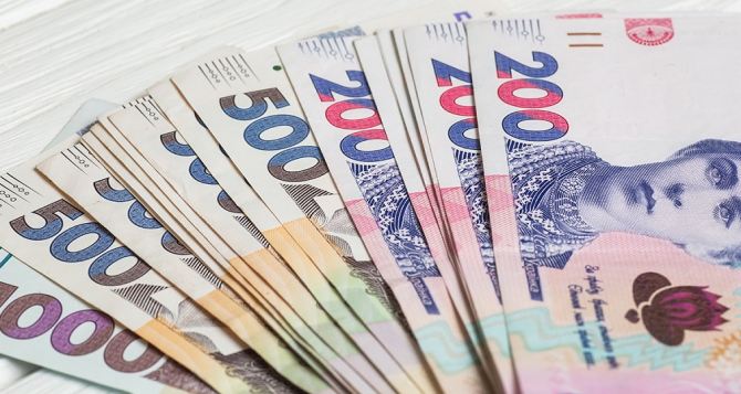 Некоторым украинцам выплатят от 3 600 гривен: кто может получить помощь
