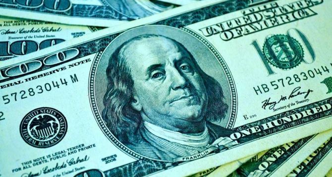 Доллар снова радует украинцев, он дорожает: Курс валют на 4 декабря 2023 года