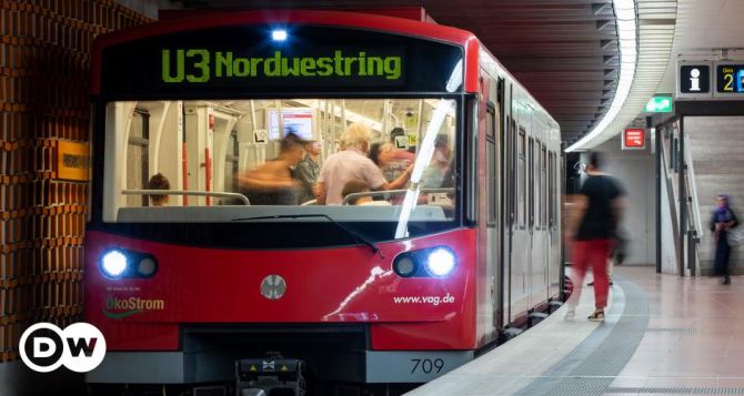 С 1 января украинским беженцам в этом немецком городе будет доступен билет на все виды транспорта по всей Германии Deutschlandticket за 29 евро