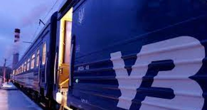 На 72% «Укрзализныця» повысит цены на международный поезд до Варшавы