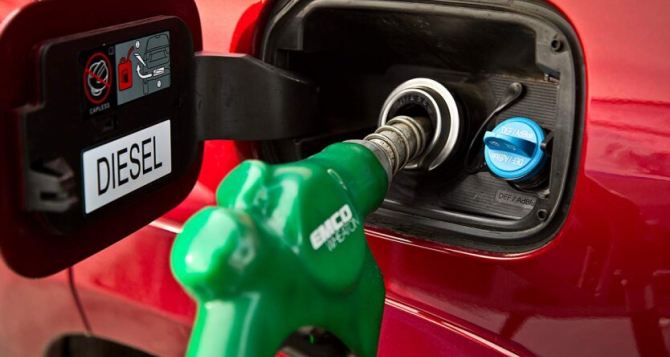 Водители могут стать пешеходами. Бензин почти 60 гривен за литр: цены на топливо в Украине