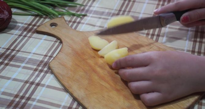 Картошка на салаты сварится за минуты, если знать этот трюк