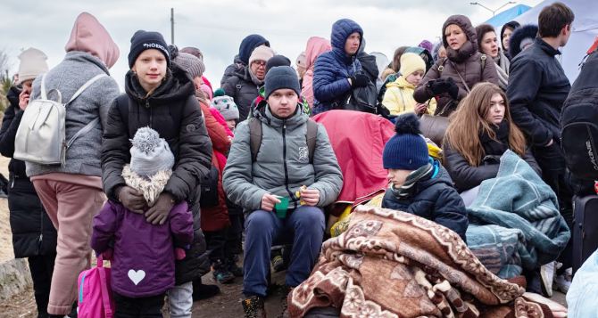 После 31 января: украинцам-ВПЛ продлят выплату помощи, кому продолжат
