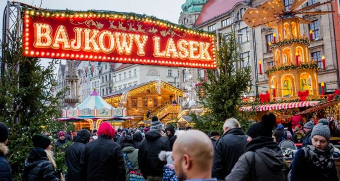 На соседском празднике в Варшаве  гостей ждут бесплатные елки