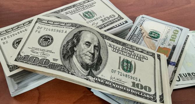 Доллар продолжает идти в рост: Курс валют на 20 декабря 2023 года