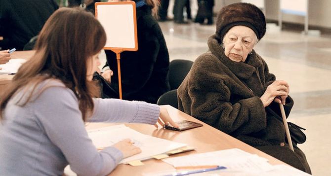 Идентификация пенсионеров-ВПЛ: Кабмин хочет продлить проверку получателей выплат