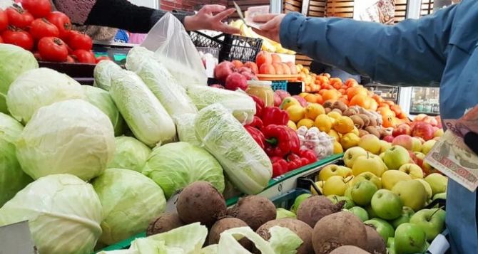 Украинские магазины в очередной раз переписали цены на самый необходимый овощ