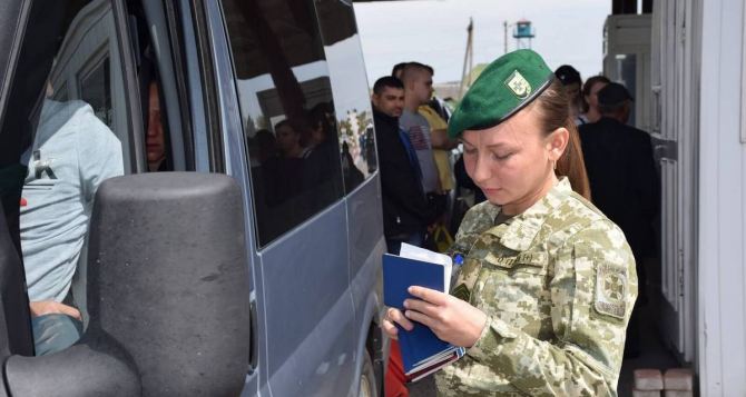 Касается всех кто собрался в Украину: на границе зафиксирован пик пассажиропотока