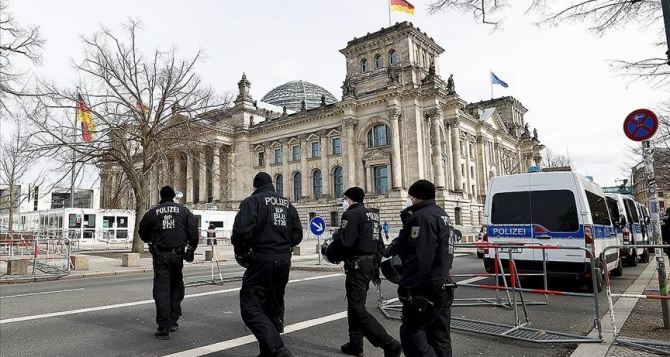 В Германии продолжается поиск сбежавших из психбольницы  опасных преступников