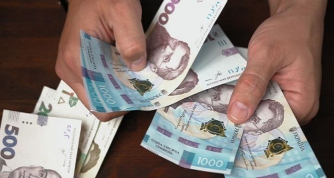 Гражданам Украины в статусе ВПЛ возобновили регистрацию на денежную помощь: кто может подать заявку