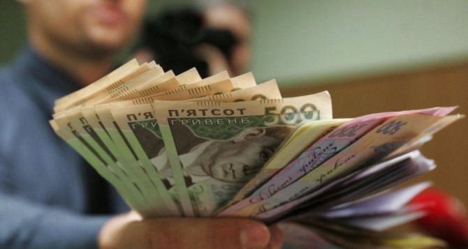Украинцы стали богаче: зарплаты в Украине выросли от 23 до 50 процентов за год