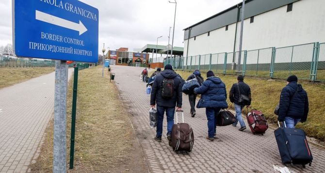 Касается всех мужчин которые едут в Польшу: пограничники перестали выпускать некоторые категории граждан