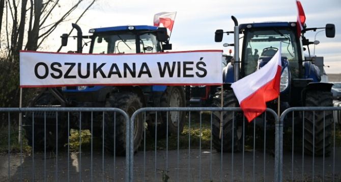Польские фермеры снова заблокировали погранпереход «Медыка-Шегини»