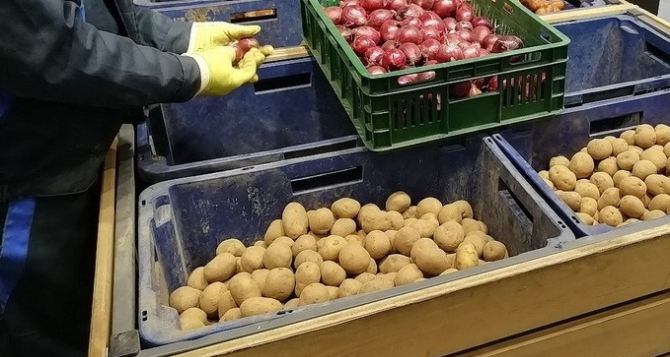 Картофель продолжает дорожать: Эксперты назвали основную причину роста цен на борщевой набор