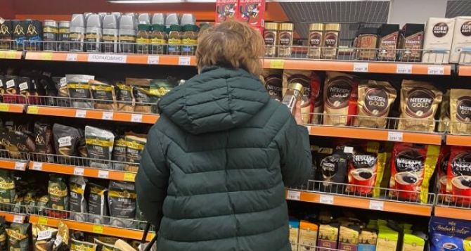 Двойная экономия: Украинские супермаркеты установили огромные скидки на кофе и чай