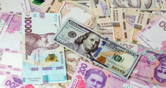 Доллар продолжает лететь вниз: курсы валют на 14 января года