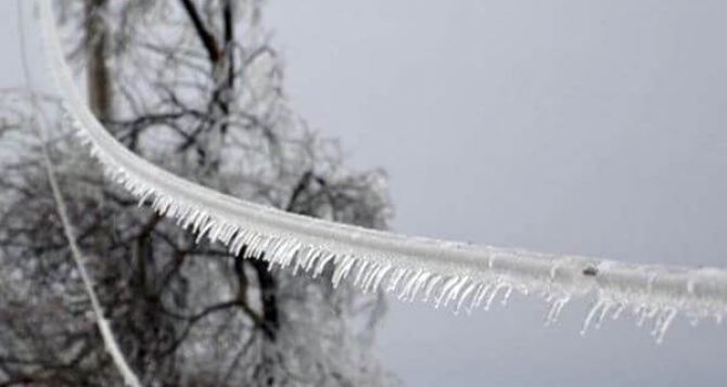 Рекордное обмерзание проводов: лёд толщиной 7-8 сантиметров обрушивает ЛЭП.