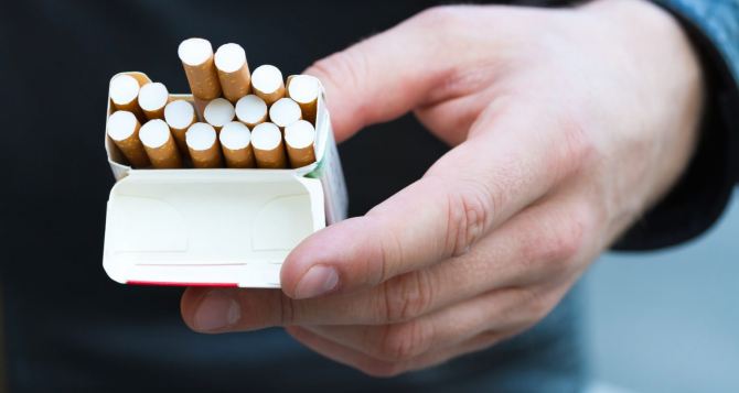 Перевозку одним человеком более двухсот заграничных сигарет могут запретить - Российская газета