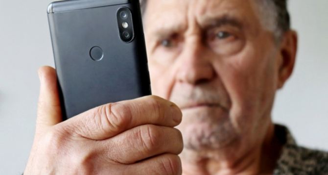 Можно ли указать российский номер телефона? Как проходить идентификацию по видеосвязи пенсионерам проживающим на неподконтрольных территориях.