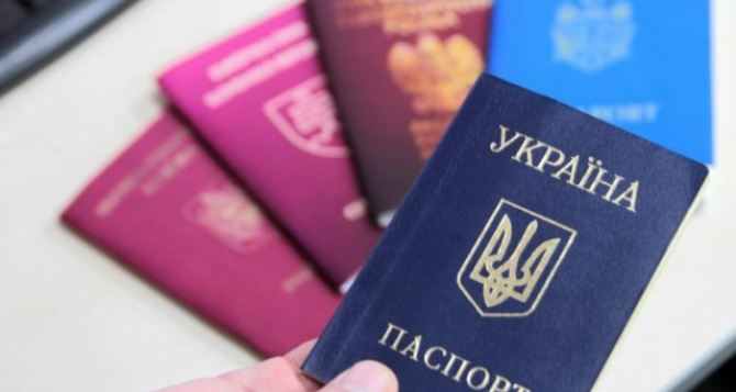 В каких странах граждане Украины могут иметь два паспорта