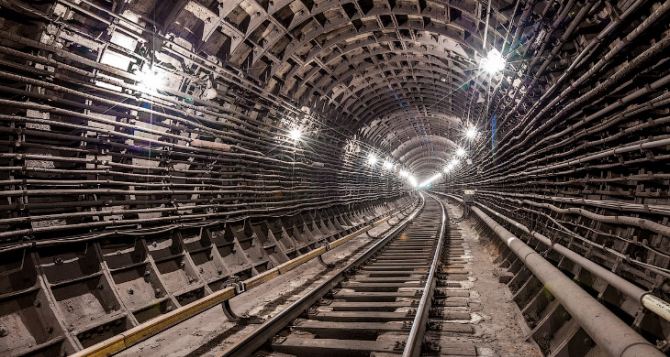 «Чудом избежали катастрофу» — В Турции строители пробурили потолок метро (Фото)