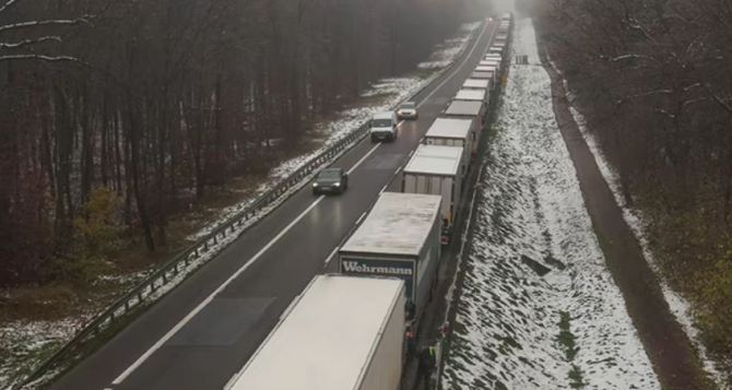 Пересечение границы Украины пока невозможно. Вниманию международных автомобильных перевозчиков и водителей