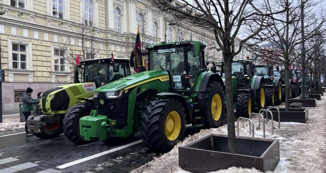 Фермерские трактора уходят из Вильнюса