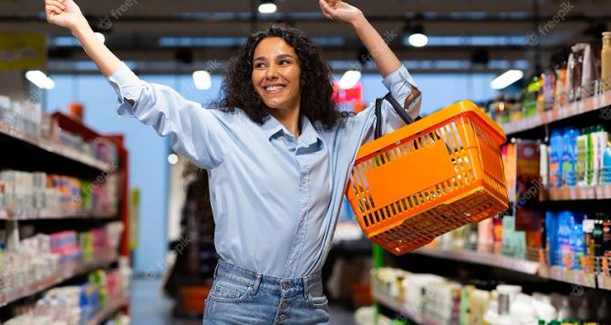 Супермаркеты снизили цены на 50%: что и где можно купить по такой скидке